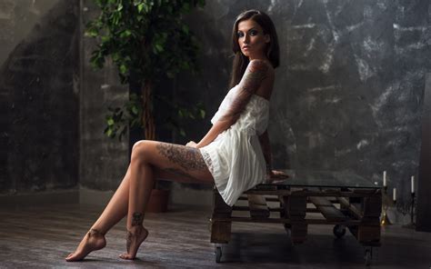 Fond d écran femmes séance robe blanche tatouage portrait Épaules nues x