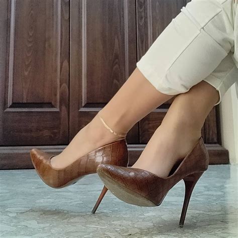 Pin By Dwayne Arnold On The World Of Jaclyn Smith In Heels
