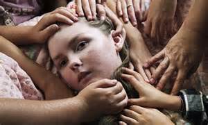 Touching Picture Of Dying Girl Surrounded By Her Family Wins Photographic Competition Daily