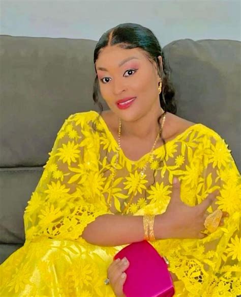 Chic Et Glamour Titi La Lionne Ravissante En Jaune Dor Télé Sénégal