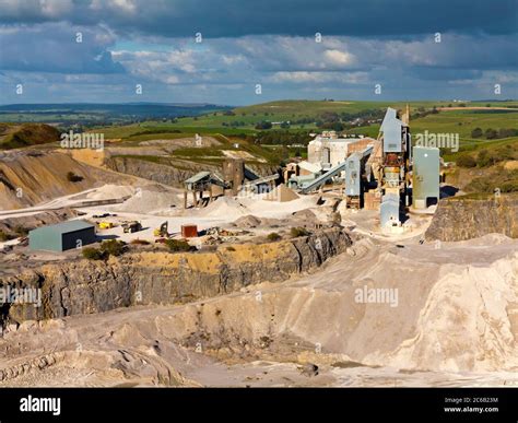Hindlow Quarry Near Buxton In The Derbyshire Peak District England Uk