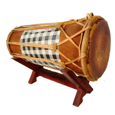 Alat musik gendang terbuat dari bahan kayu untuk badannya, sedangkan bagian depannya terbuat dari kulit hewan. PRA SEKOLAH S K LONG JAAFAR: Jom Kenali Alat Muzik Tradisional