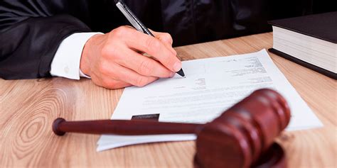 Omisión de la diligencia o cuidado que debe ponerse en los negocios, en las relaciones a la culpa (v.e.v.), es citada, a la par que ésta, como una de las causas o fuentes de las obligaciones. Principio de gratuidad para notificaciones del proceso ...