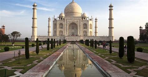 Indias Taj Mahal Is Turning Green Because Of Pollution