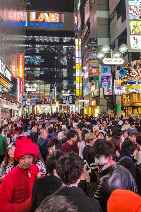 Halloween In Tokyos Shibuya Japan 50 Costumes 2018