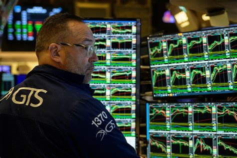 Global Stocks Slide Us Treasury Yields Rise On Waning Rate Cut Optimism
