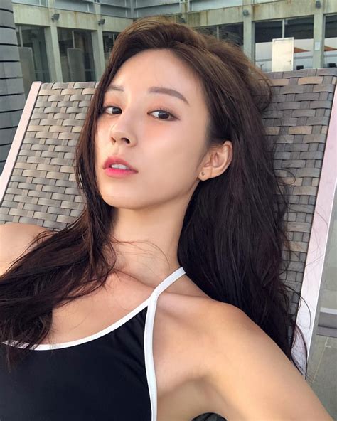 Bora Kim On Instagram “hot🌴 Swimwear Uniqlokr 휘닉스호텔앤드리조트 휘닉스제주