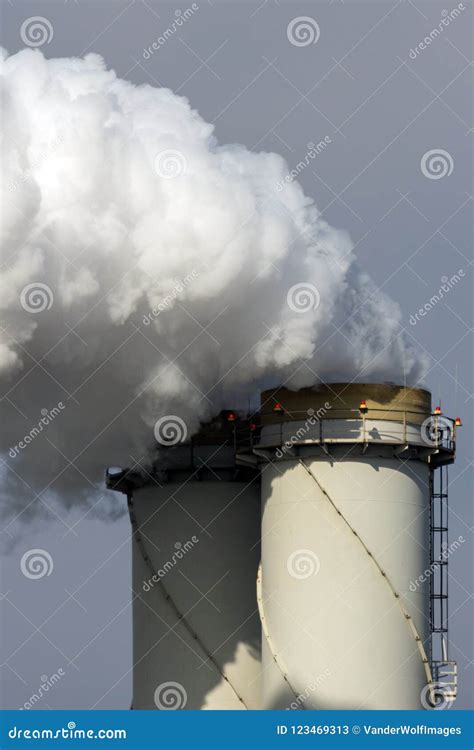 Tubo Della Fabbrica Dell Emissione Di Fumo Immagine Stock Immagine Di Fabbricazione Smog