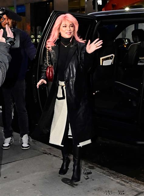 Shania Twain Wore A Leather Coat With Pastel Pink Hair