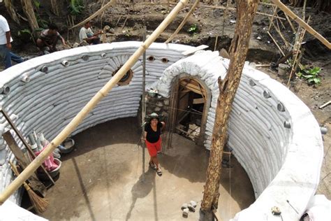 Rahasia Kekuatan "Earthbag House", Rumah Tahan Gempa di ...