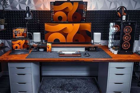 Black X Orange Gaming Setup In 2021 Gamer Zimmer Zimmer Zocker Zimmer
