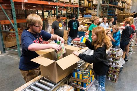 Every day, food bank volunteers make a tangible contribution to our mission. Volunteer | Billings Food Bank