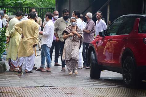 Sidharth Shukla Funeral Shehnaaz Gill Asim Riaz Aly Goni And Others Pay Their Last Respects