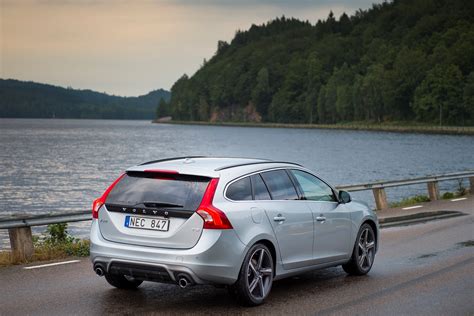 The two dads check out the polestar enhanced. Volvo V60 R-Design - model year 2016 - Volvo Car Group ...