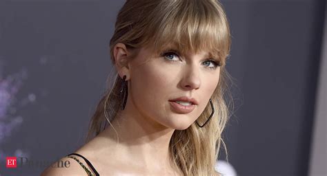 Taylor Swift To The Rescue Singer Surprises Fans Whose Incomes Have