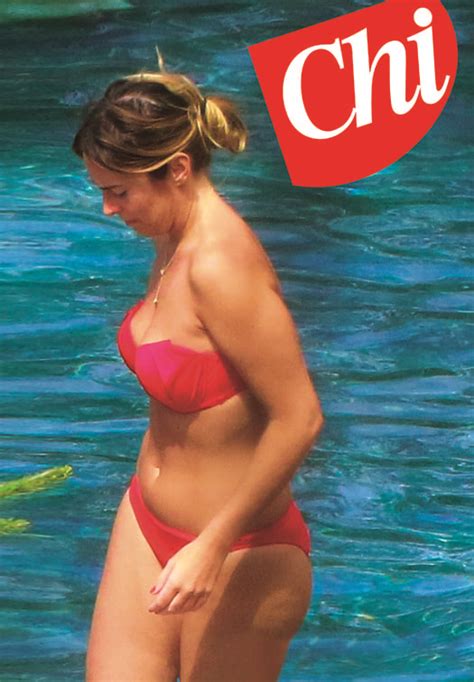 Maria Elena Boschi In Vacanza Foto Sexy In Bikini Rosso