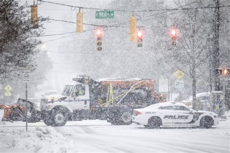 Us Winter Storm Three Killed And Hundreds Of Thousands Without Power