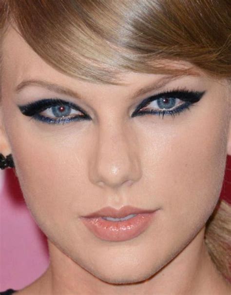 Statement Cat Eye Edgy Winged Navy Blue Smokey Eyes Makeup Taylor Swift At MTV VMAs