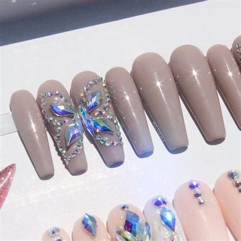 Pin By 🦋 𝒥𝑒𝓈𝓈𝒾𝒸𝒶 🦋 On и α ι ℓ ѕ Swarovski Butterfly Press On Nails