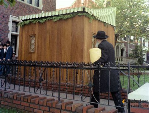 10 Tishrei Moments With The Lubavitcher Rebbe Give Your Own High