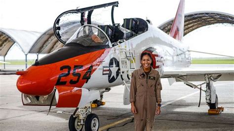 Madeline Swegle Makes History As Us Navys 1st Black Female Fighter