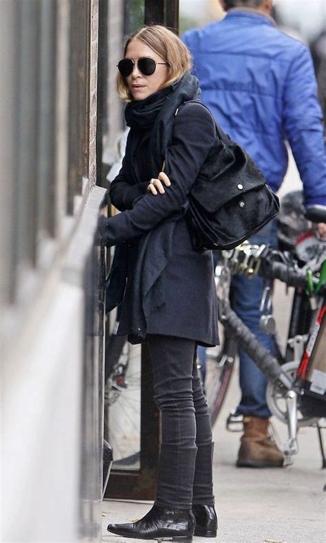 Olsens Anonymous Mary Kate Olsen Goes Minimal In Nyc