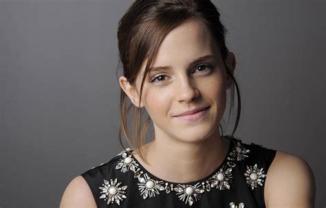 Watch These Street Style Casual Looks Of Emma Watson Without Makeup