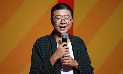 13 Of Chinas Best Stand Up Comedians Are Heading To North America — R