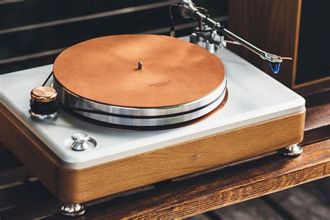 This Luxurious Turntable Was Made For Music Lovers Of All Generations