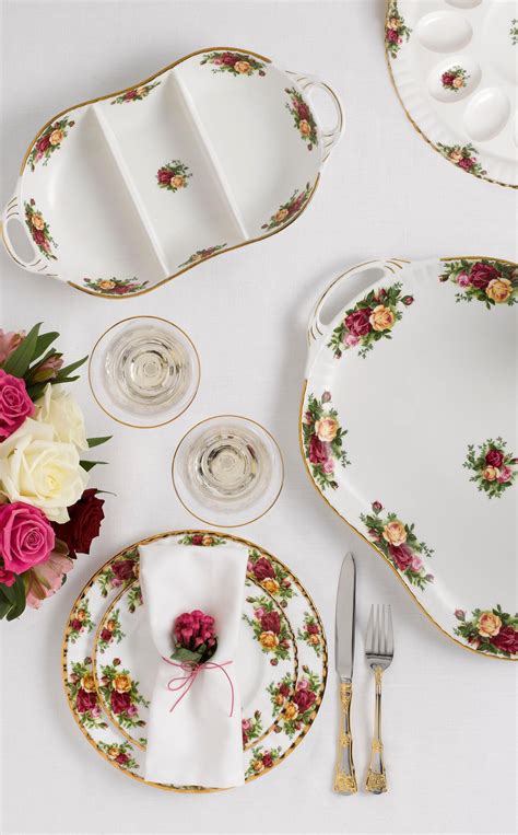 It's a safe bet, and there won't be any surprises. The best-selling dinnerware pattern in the world, the Old ...