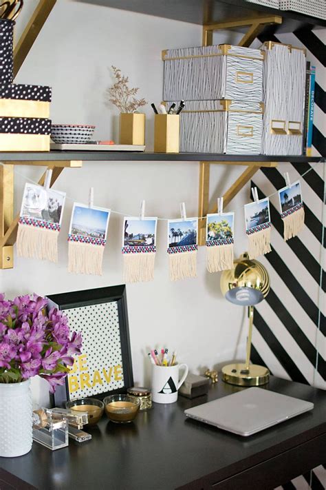 The desk, the chairs, the shelf, the cabinet, the computer and if you're lucky, the television set have made pretty and pretty simple office decoration can often bring out a more awesome side to that boring place you thought was here are 10 simple office decorating ideas you may not want to miss. 40 Cubicle Decor Ideas to Make Your Office Style Work as ...