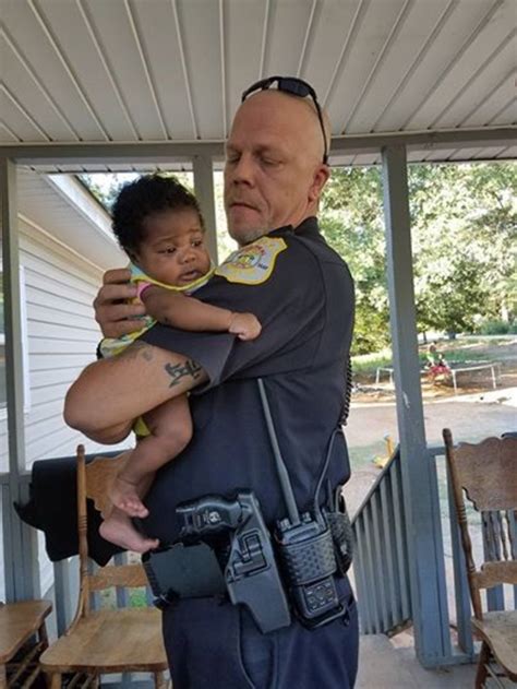Baby Saved By Cop Here S How Her Mother Thanked Him