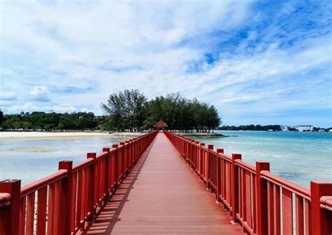 The grand beach resort port dickson terletak di tepi pantai yang terdampar luas dengan pasir putih yang mengadap laut selat melaka, resort ini telah diambilalih oleh felda investment corporation (fic) pada oktober 2014. Pantai Pd Negeri Sembilan - Wallpaper Alam