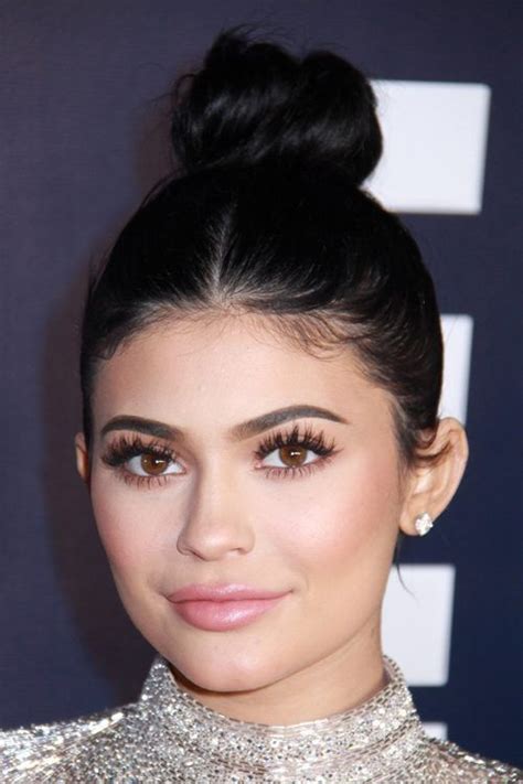 Kylie Jenner S Hairstyles And Hair Colors Steal Her Style Kylie Jenner Eyelashes Kylie Jenner
