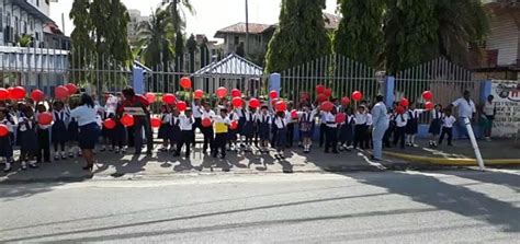 Niños De La Academia Santa María En Colón Realizan Actividad Para