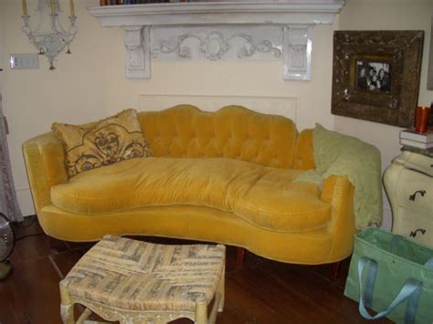 You can also place them as the centerpiece of a home. yellow velvet sofa | Velvet sofa, Vintage couch, Gorgeous sofas