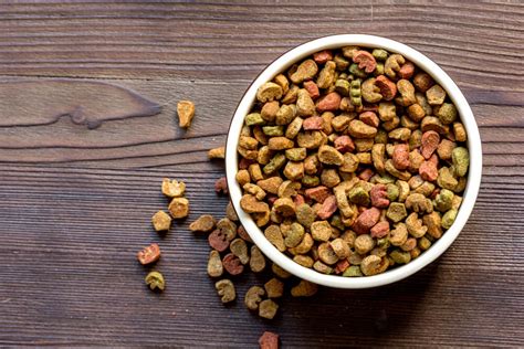 The food is 42 percent protein, 15 percent fat, 5 percent fiber, and 10 percent moisture. Best Dry Cat Food Reviews (Approved By Nutritionists ...