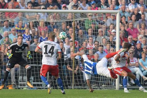 Transfergerüchte um kevin stöger von werder bremen , ende in der vergangenen saison absolvierte der innenverteidiger 33 spiele für die niedersachsen und gestern machte daniel thioune bereits andeutungen, heute soll es zwischen dem #hsv und moritz. HSV vs Kiel: Analyse & Aufstellung (2018) - 2.Liga | Liga ...