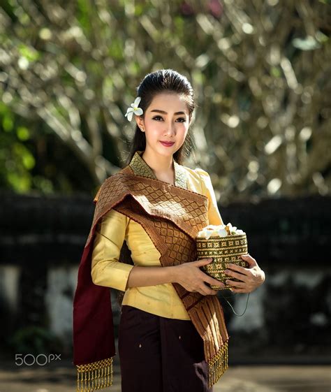 Woman In Laos Traditional Dress Beautiful Thai Women Women Traditional Dresses