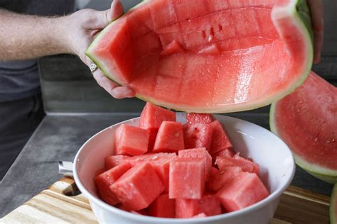 Best Way To Cut A Watermelon Into Cubes Video Lil Luna