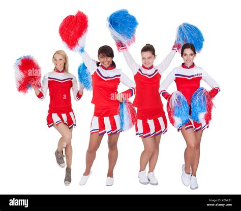 groupe de jeunes cheerleaders en uniforme rouge isolé sur fond blanc photo stock alamy