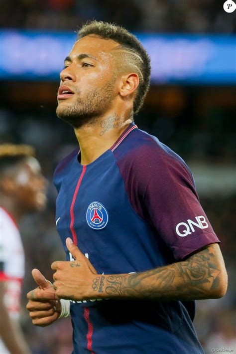Introduction neymar is a brazilian professional soccer player, and currently one of the most popular and influential soccer players in the world. Neymar Jr. - Match de Ligue 1, Paris Saint-Germain (PSG ...