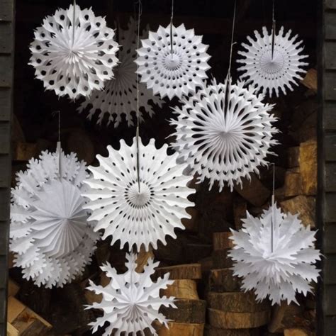 Event planner shannon leahy shares a range of impressive ways couples can deck out the ceiling for their event. 40 DIY Paper Snowflakes Decoration Ideas - Bored Art