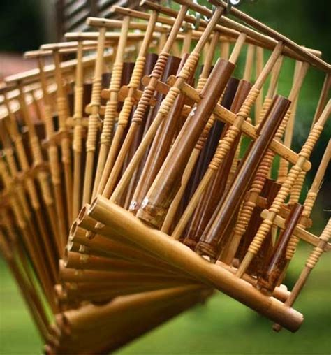 Dalam tradisi banyuwangi, terdapat 4 jenis pertunjukan angklung. rmfuniworks blog: Angklung , Instrumen Musik Jawa Barat