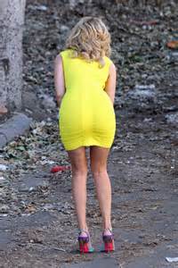 Elizabeth Banks Looking Hot In Yellow Dress 11 Gotceleb