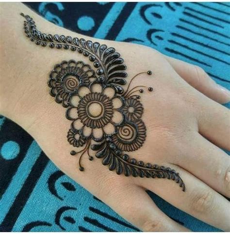 Ömer faruk gergerlioğlu nereli : 30 Beautiful Simple Mehndi Design Images - SheIdeas