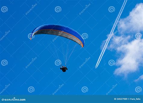 Paragliding Editorial Stock Image Image Of Parachute 34527989