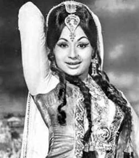 Bollywoods First Ever Item Girl Helen Turns 72 Photogallery