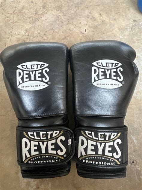Black Reyes Boxing Glove 14oz Sports Equipment Other Sports Equipment