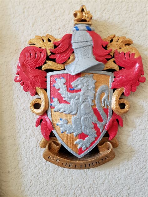 3d Printable Gryffindor Coat Of Arms Walldesk Display Harry Potter